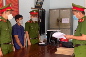 Mẹ vắng nhà, hai bé gái bị gã hàng xóm vào nhà dâm ô 