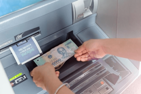 Tìm người bỏ quên 10 triệu đồng ở cây ATM tại Hà Nội