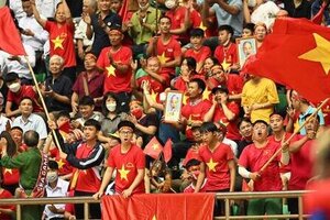 Hình ảnh khán giả phủ kín khán đài sân đấu Futsal SeaGames 31 tại Hà Nam