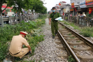 Hai học sinh lớp 8 bị tàu hỏa tông thương vong