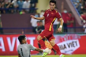HLV châu Âu chưa hài lòng với phong độ của Tiến Linh