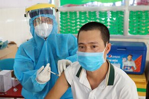 Chính phủ yêu cầu đẩy nhanh tiến độ tiêm vaccine Covid-19 mũi 3 cho người từ 18 tuổi trở lên