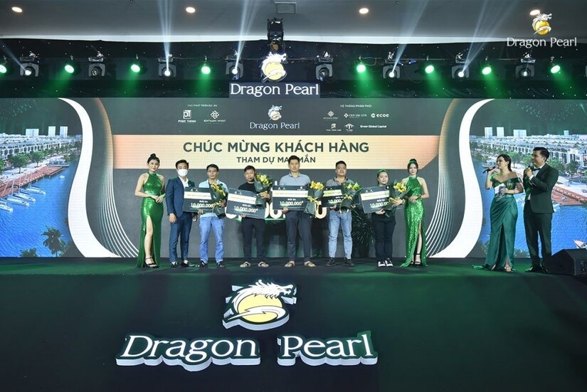 Dù bị xử phạt vì quảng cáo “dự án ma” Dragon Pearl nhưng Công ty Đức Hòa Đông và các sàn phân phối vẫn ngang nhiên tổ chức sự kiện “Đô thị kiểu mẫu tâm điểm giữa hai thành phố” giới thiệu và chào bán dự án ma này.