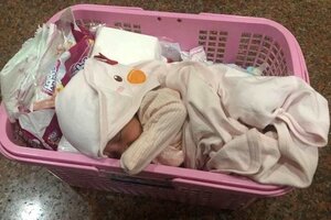 Bé gái 3 ngày tuổi bị bỏ rơi trước cổng chùa kèm lá thư 'nhờ nuôi giúp'