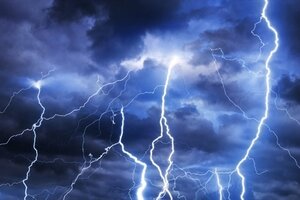 3 ông cháu bị sét đánh, 1 người tử vong