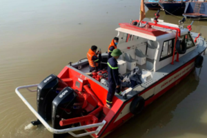 Cô gái để lại xe máy trên cầu Bến Thủy, nhảy sông Lam tự tử