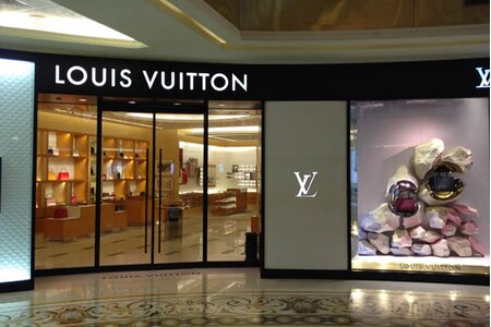 Louis Vuitton bán hàng fake