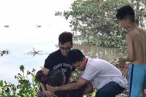 Khen thưởng 3 học sinh dũng cảm cứu cụ bà 70 tuổi khỏi đuối nước