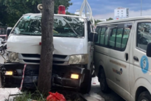 Thanh niên nghi ngáo đá cầm dao vào bệnh viện cướp xe cấp cứu