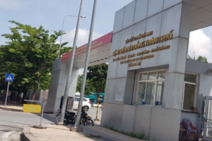 Người mẹ ném con 2 tháng tuổi từ tầng 5 bệnh viện xuống khai gì?