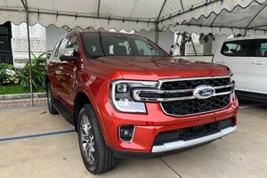 Loạt xe Ford Everest 2022 xuất hiện tại Việt Nam