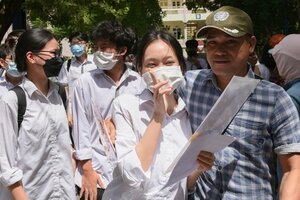 Kết thúc môn thi đầu tiên, sĩ tử Thủ đô vui mừng vì đề thi vừa sức