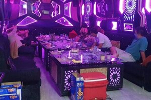 Mâu thuẫn với nữ nhân viên quán karaoke, người đàn ông bị đánh đa chấn thương