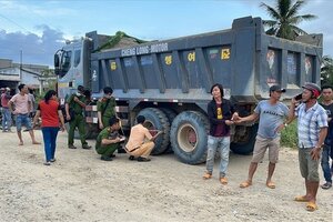 Xe máy chở 3 va chạm với xe ben, 2 người tử vong tại chỗ