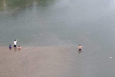 Cùng nhóm bạn đi tắm sông, học sinh lớp 4 đuối nước tử vong