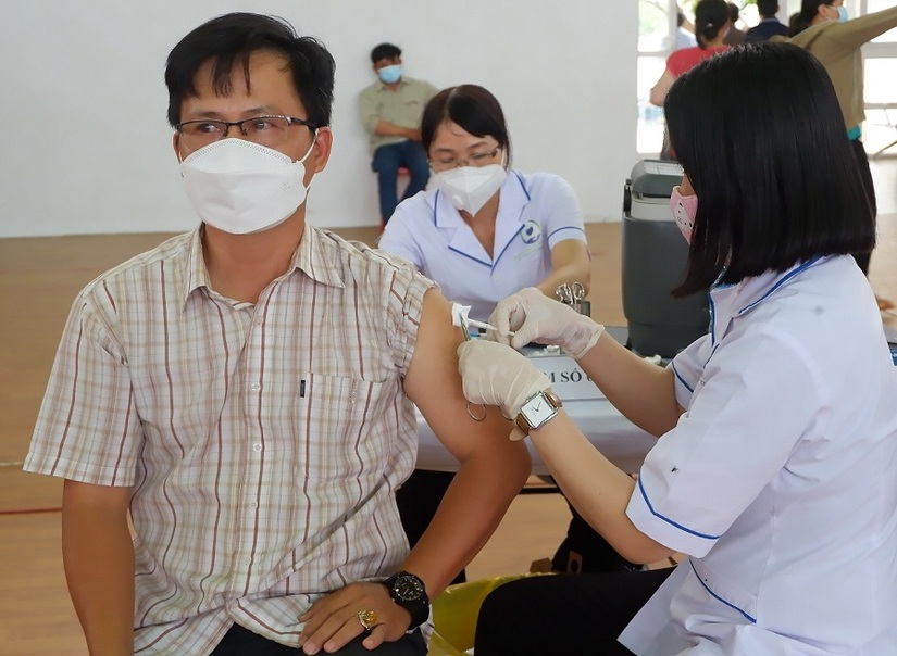 Bộ Y tế lên tiếng về việc không tiêm vaccine Covid-19 phải ký cam kết