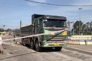 Tài xế xe tải bỏ trốn khỏi hiện trường sau khi đâm nhân viên y tế tử vong
