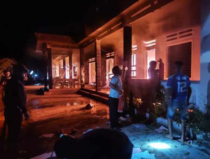 Trụ sở xã ở Quảng Nam cháy ngùn ngụt trong đêm, nhiều tài sản bị thiêu rụi