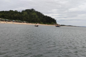 Mẹ đuối nước tử vong, con mất tích khi đi tắm biển ở Hà Tĩnh