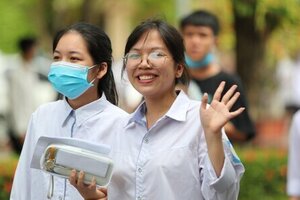 Sáng 8/7, thí sinh làm bài thi tổ hợp Khoa học tự nhiên Khoa học xã hội
