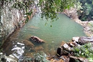 Rơi xuống ao cá, hai bé gái bị đuối nước tử vong