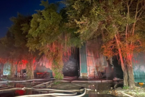 Xưởng sản xuất bánh kẹo ở Hà Nội cháy lớn trong đêm