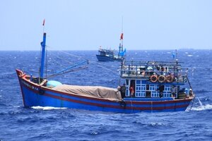 Tim kiếm 18 lao động cùng tàu cá đang mất liên lạc ở vùng biển Phú Quý