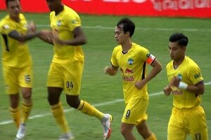 Thắng sát nút Bình Dương, HAGL trở lại cuộc đua vô địch V.League