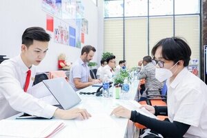 Điểm chuẩn 2 phương thức vào Trường ĐH Kinh tế - Tài chính TP.HCM và ĐH Công nghệ TP.HCM