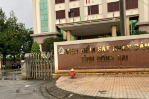 Đình chỉ công tác Chánh thanh tra Viện KSND tỉnh Đồng Nai quan hệ tình dục trong phòng làm việc 