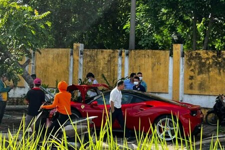 Chủ siêu xe Ferrari cân nhắc khởi kiện garage Volvo Hà Nội