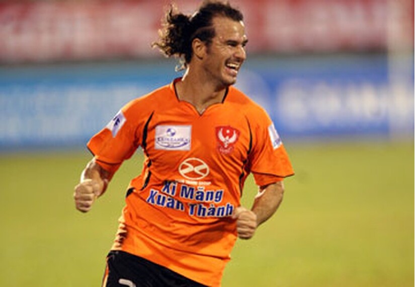 Trợ lý Huỳnh Kesley trở lại thi đấu trong màu áo Bình Dương ở giai đoạn hai của V.League