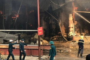 Phú Thọ: Cháy lớn nhiều giờ tại Công ty cổ phần giấy Lửa Việt rộng 2.000 m2 