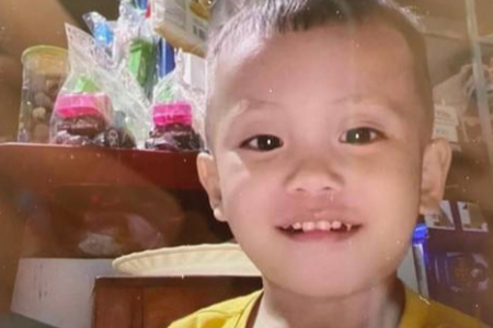 Mẹ khóc cạn nước mắt tìm con trai 3 tuổi đột nhiên mất tích