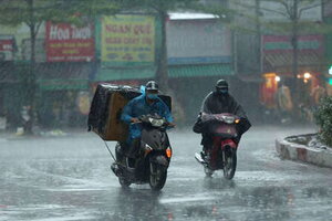 Tin thời tiết ngày 1/8: Mưa dông kèm theo gió giật mạnh ở cả 3 miền