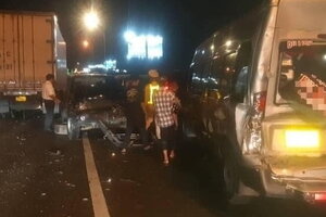 9 ô tô tông liên hoàn trên cao tốc TP.HCM - Long Thành, nhiều người bị thương
