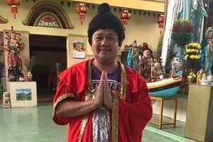 Đoàn cải lương lên tiếng vụ Minh Béo vào vai Đức Phật gây tranh cãi