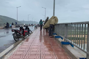 Nam thanh niên nhảy cầu tự tử khi đang nhậu với bạn