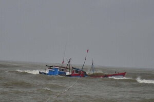 Tìm kiếm tàu cá cùng 5 ngư dân mất liên lạc trên biển Hà Tĩnh