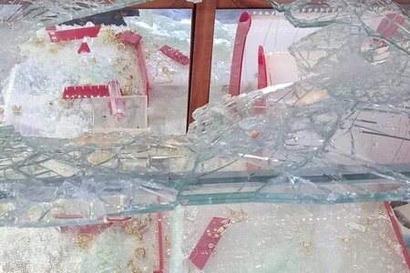 Truy bắt đối tượng cầm cuốc đập bể tủ kính, cướp tiệm vàng ở Quảng Nam