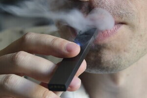 Cảnh báo tình trạng ngộ độc, hôn mê do hút thuốc lá điện tử