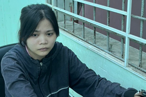 Cô gái hồn nhiên vào tiệm vàng thử nhẫn rồi tháo chạy cùng tang vật