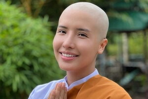 Á hậu Khánh Phương tiết lộ lý do xuống tóc đi tu