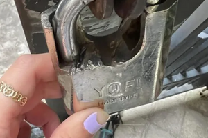 Thanh niên đổ keo 502 vào ổ khóa nhiều hộ dân để 'kêu gọi' mọi người đăng ký kênh YouTube