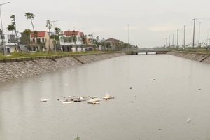 TT-Huế: Phát hiện thi thể bé trai 7 tuổi dưới kênh sau 5 ngày mất tích