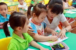 Phổ cập giáo dục mầm non cho trẻ mẫu giáo đối mặt khó khăn nào?