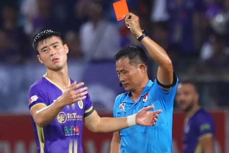 HLV Hà Nội FC nói gì về tấm thẻ đỏ của Duy Mạnh ở Bình Định FC?