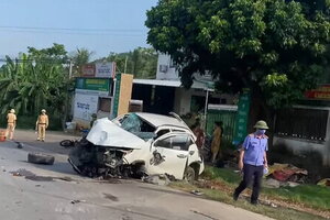 Ô tô con tông xe máy chạy cùng chiều khiến 2 vợ chồng tử vong, 5 người bị thương