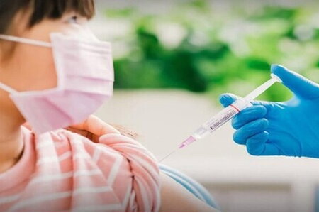 Phải đẩy nhanh tiêm vaccine phòng COVID-19 để bảo vệ trẻ khi đến trường