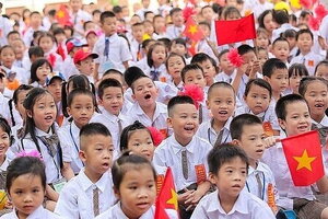 Sáng nay học sinh cả nước tưng bừng khai giảng năm học mới